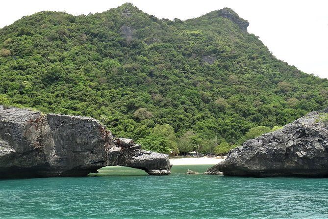 Explore Angthong National Marine Park by Big Boat from Koh Samui - Lunch on board and the snack rhythm that keeps the day moving