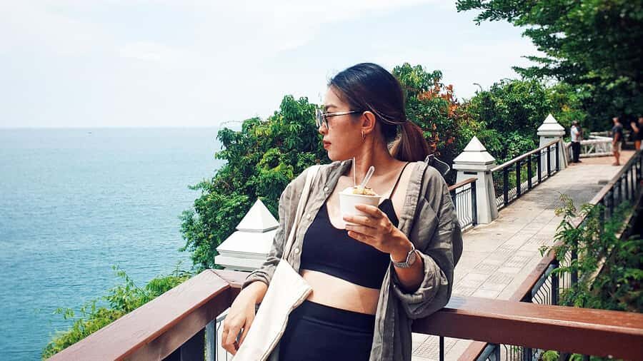 ISLAND TOUR ECO AROUND KOH SAMUI HALF DAY RARE SIGHTSEEING - Wat Khunaram and Luong Pordaeng: a rare look at Thai Buddhist practice