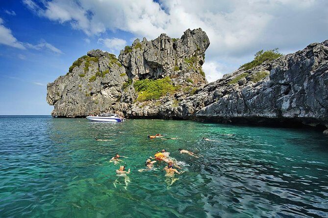 Ko Samui Angthong Marine Park Full Day Tour with Snorkeling & Sea Kayaking - Stop 4: Ko Wua Ta Lap (HQ Island) for Lunch, Leisure, and a 400 m Viewpoint Option