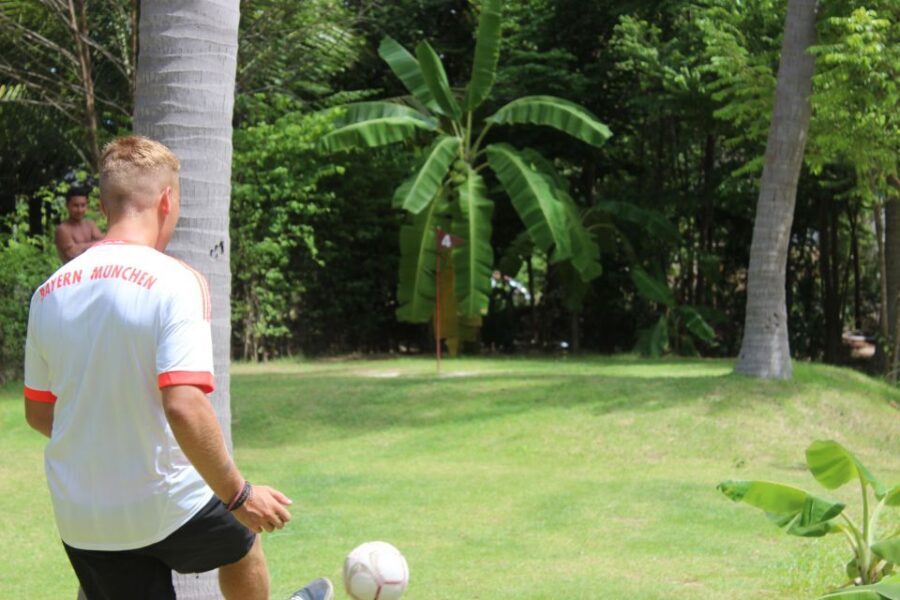 Koh Samui: Football Golf & Botanical Gardens - The hole 11 break: soft drink, homemade coconut snacks, and cool towels