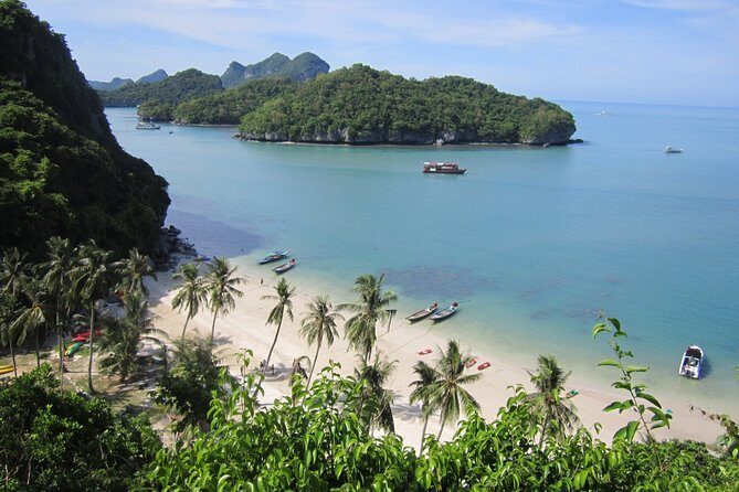 Koh Samui to Angthong National Marine Park Trip By Big Boat - Stop 1: Mu Ko Ang Thong Marine Park and the First Island Jump