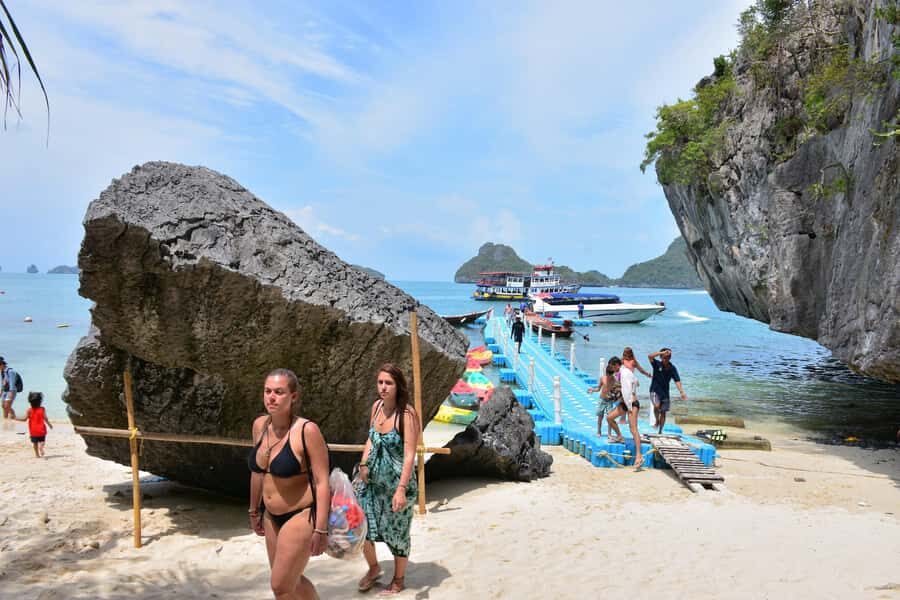 Samui: Angthong Marine Park Boat Tour w/ Transfer and Meals - Mae Ko first: Emerald Lagoon views and the steep-stairs reality