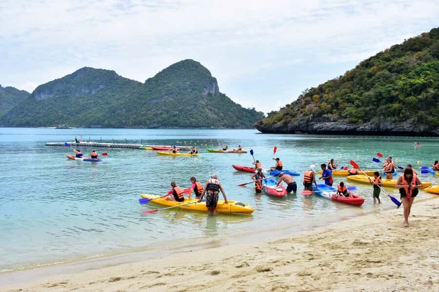 Samui: Angthong Marine Park Boat Tour w/ Transfer and Meals - The 500-meter hike to the main viewpoint: short distance, serious sweat