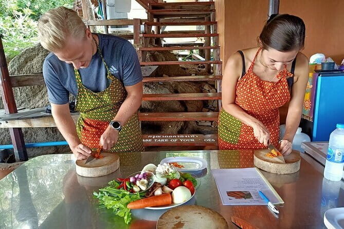 Thai Cooking Masterclass by the Sea on Koh Samui - Meet the chefs: Om (Um) and the hands-on teaching style